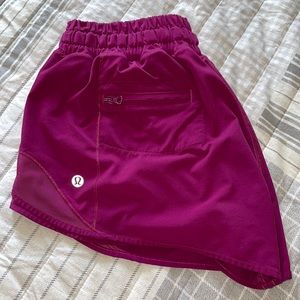 Hotty Hot Low Rise 2.5” Lululemon shorts